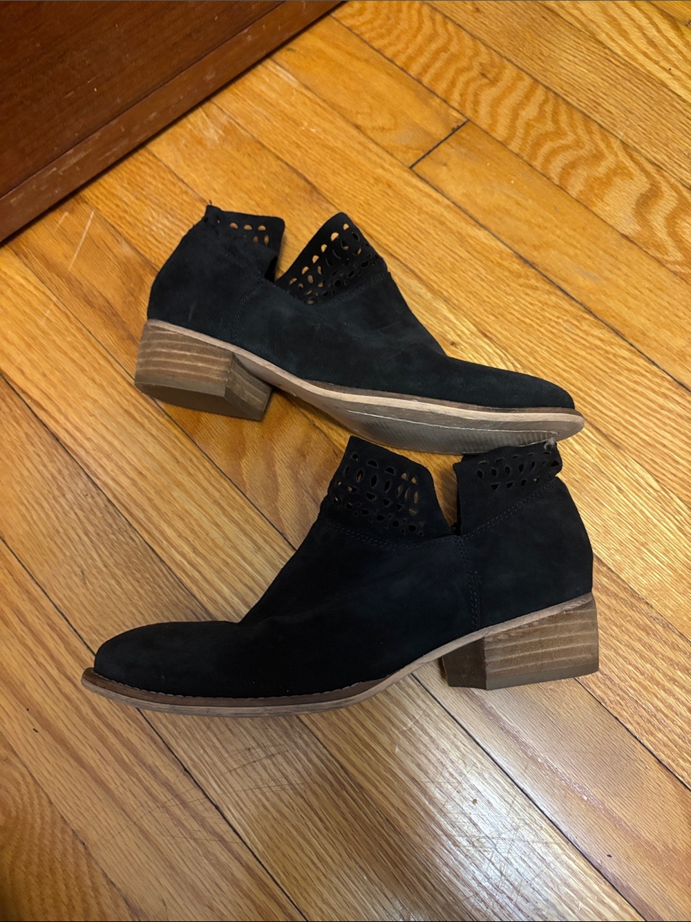 Seychelles Women's Black Suede Cutout Ankle Booties Size 6